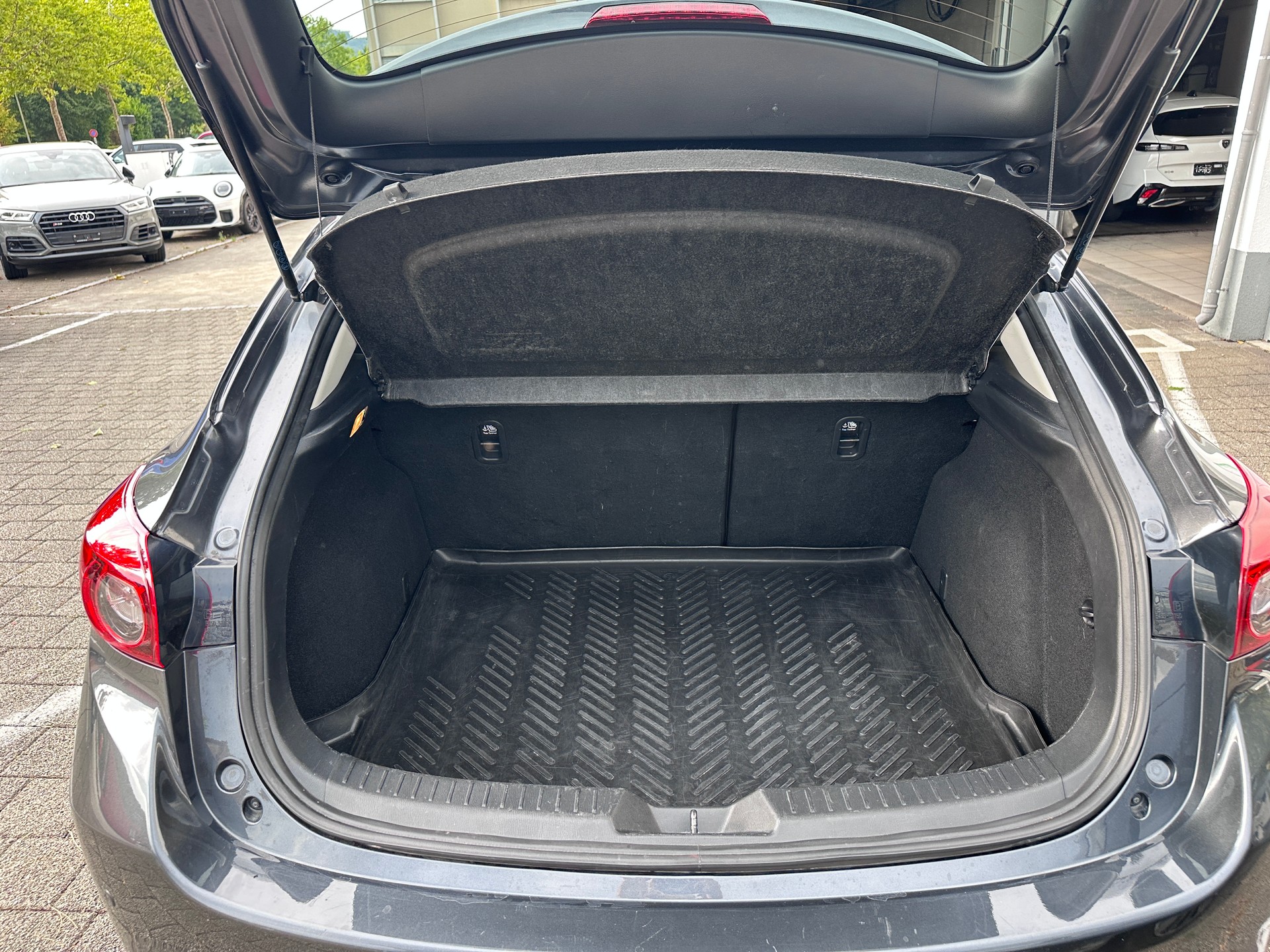 MAZDA 3 2.2 16V CD Ambition Plus Activematic-image-29