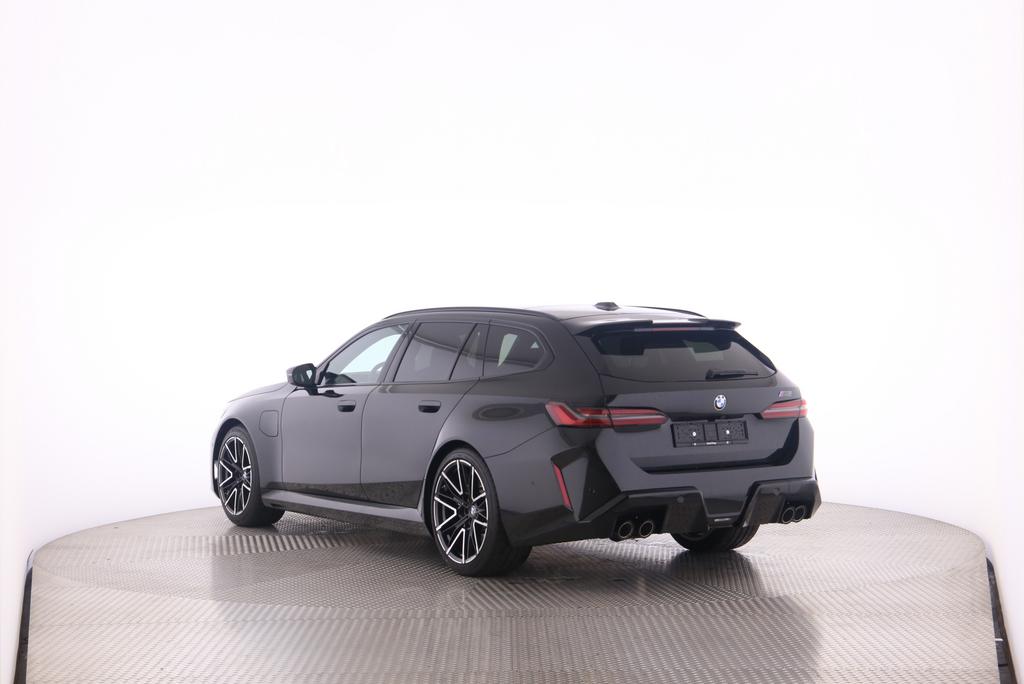 BMW M5 xDrive Touring-image-4
