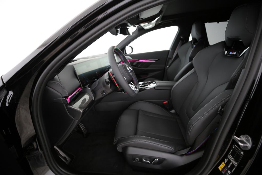 BMW M5 xDrive Touring-image-13