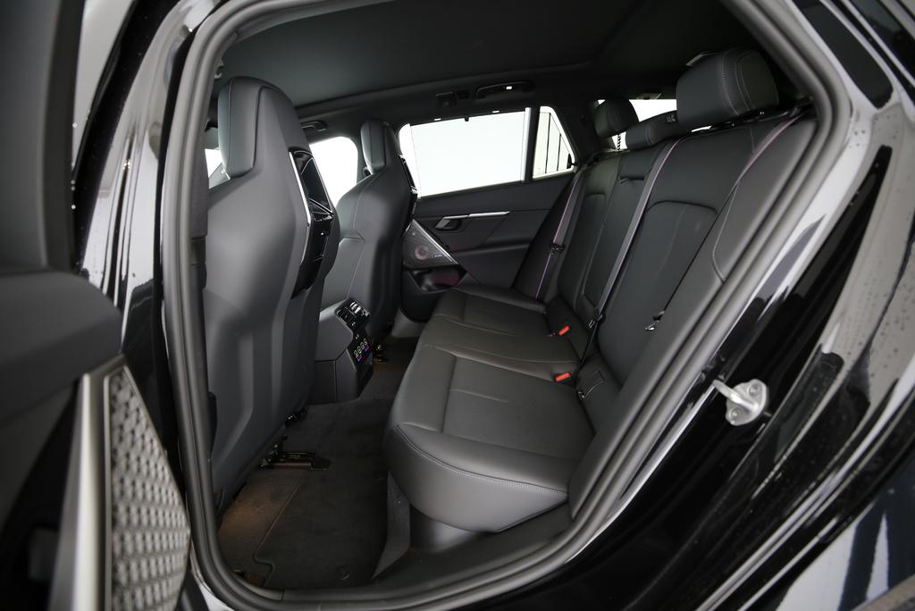 BMW M5 xDrive Touring-image-16