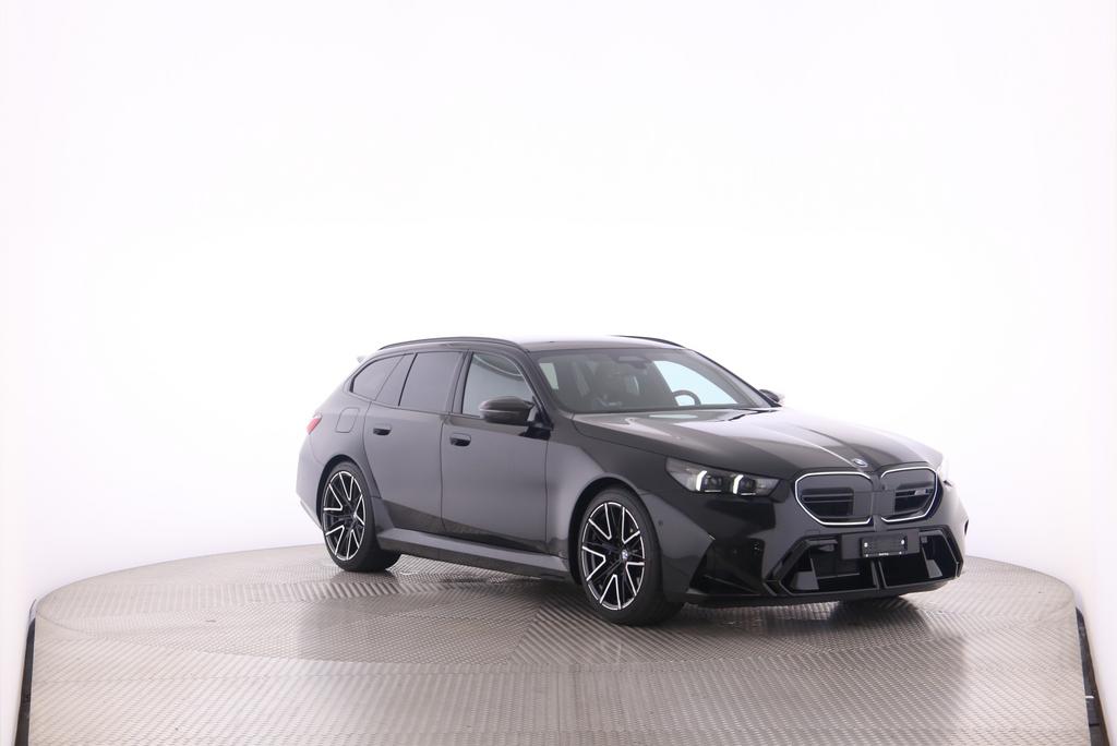 BMW M5 xDrive Touring-image-11