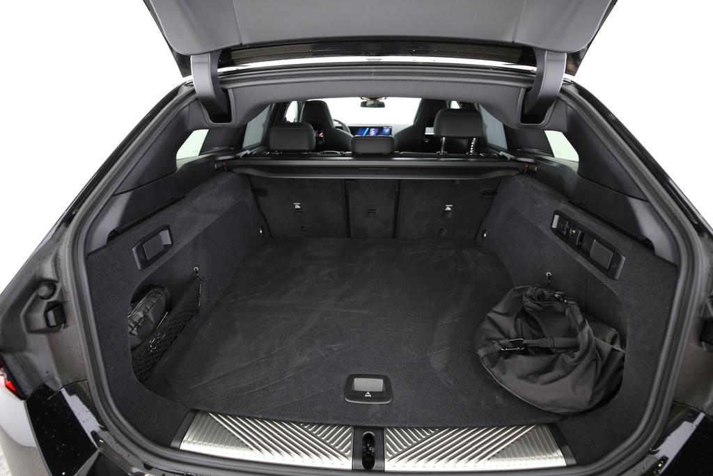 BMW M5 xDrive Touring-image-19