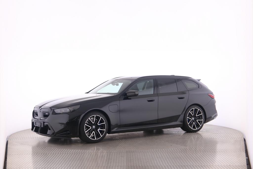 BMW M5 xDrive Touring-image-12