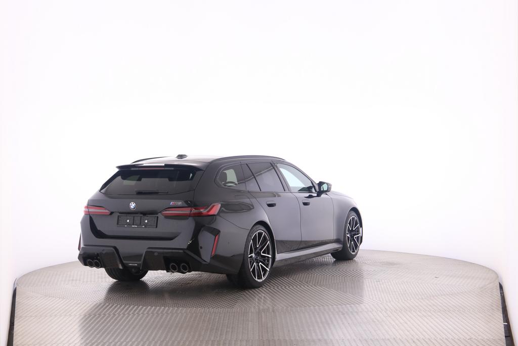 BMW M5 xDrive Touring-image-1