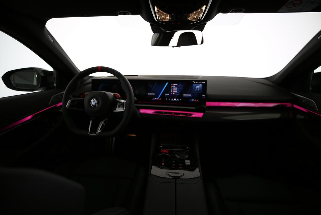 BMW M5 xDrive Touring-image-18