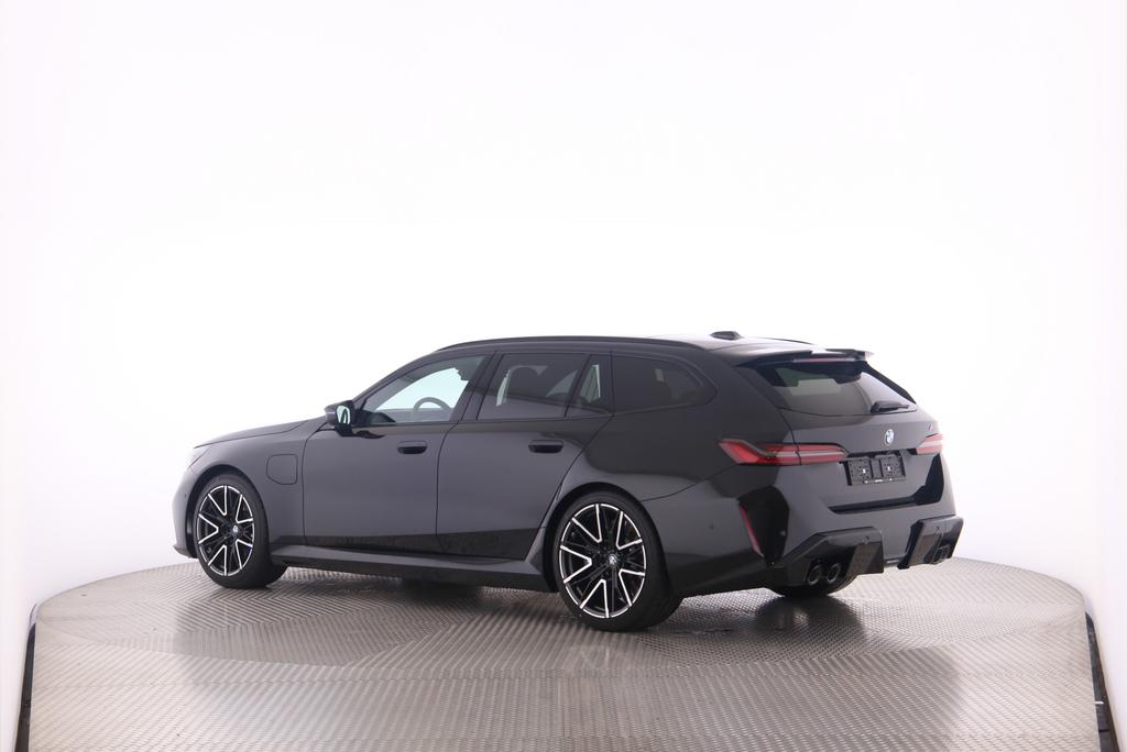 BMW M5 xDrive Touring-image-3