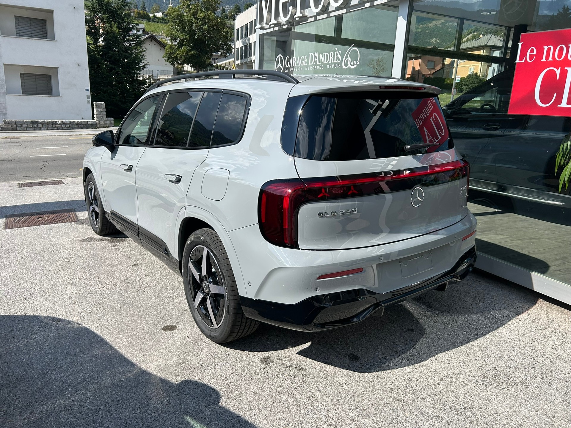 MERCEDES-BENZ GLB 220 4Matic AMG Line 8G-Tronic-image-4