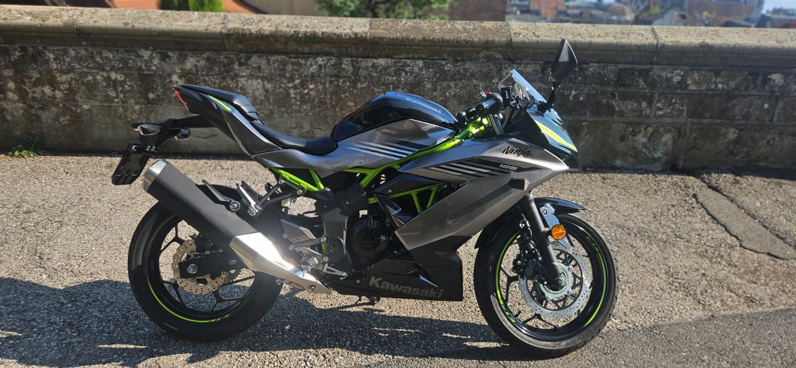 KAWASAKI Ninja 125-image-1
