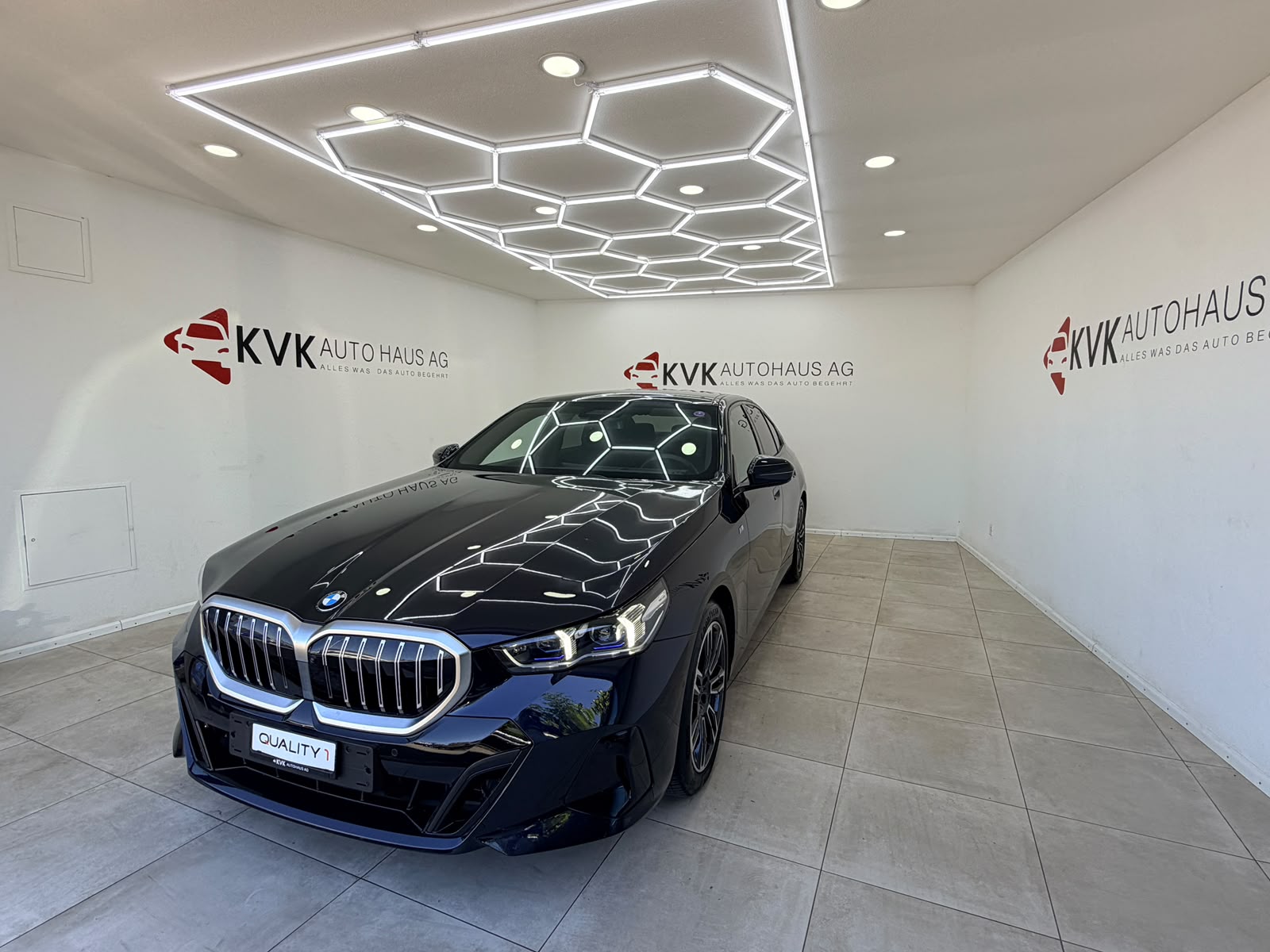 BMW 520i 48V M Sport Steptronic | Panorama | Vollausstattung | Garantie |-image-1