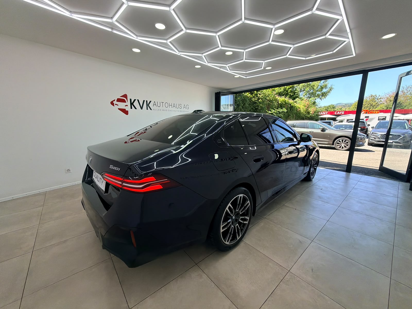 BMW 520i 48V M Sport Steptronic | Panorama | Vollausstattung | Garantie |-image-5