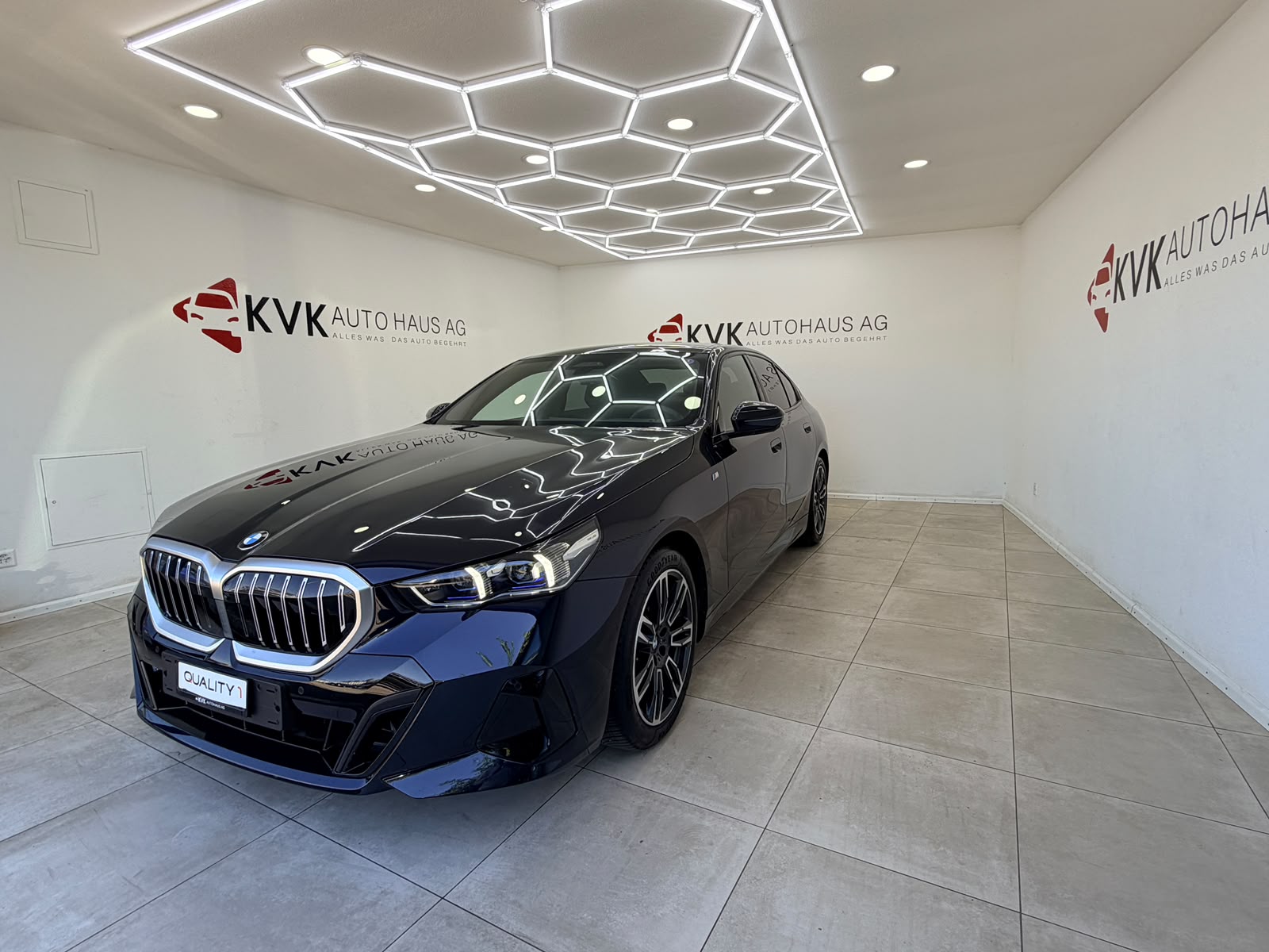 BMW 520i 48V M Sport Steptronic | Panorama | Vollausstattung | Garantie |-image-2