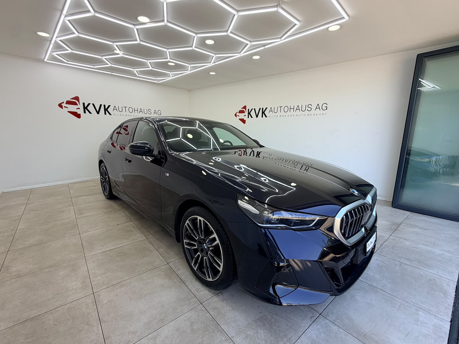 BMW 520i 48V M Sport Steptronic | Panorama | Vollausstattung | Garantie |-image-6