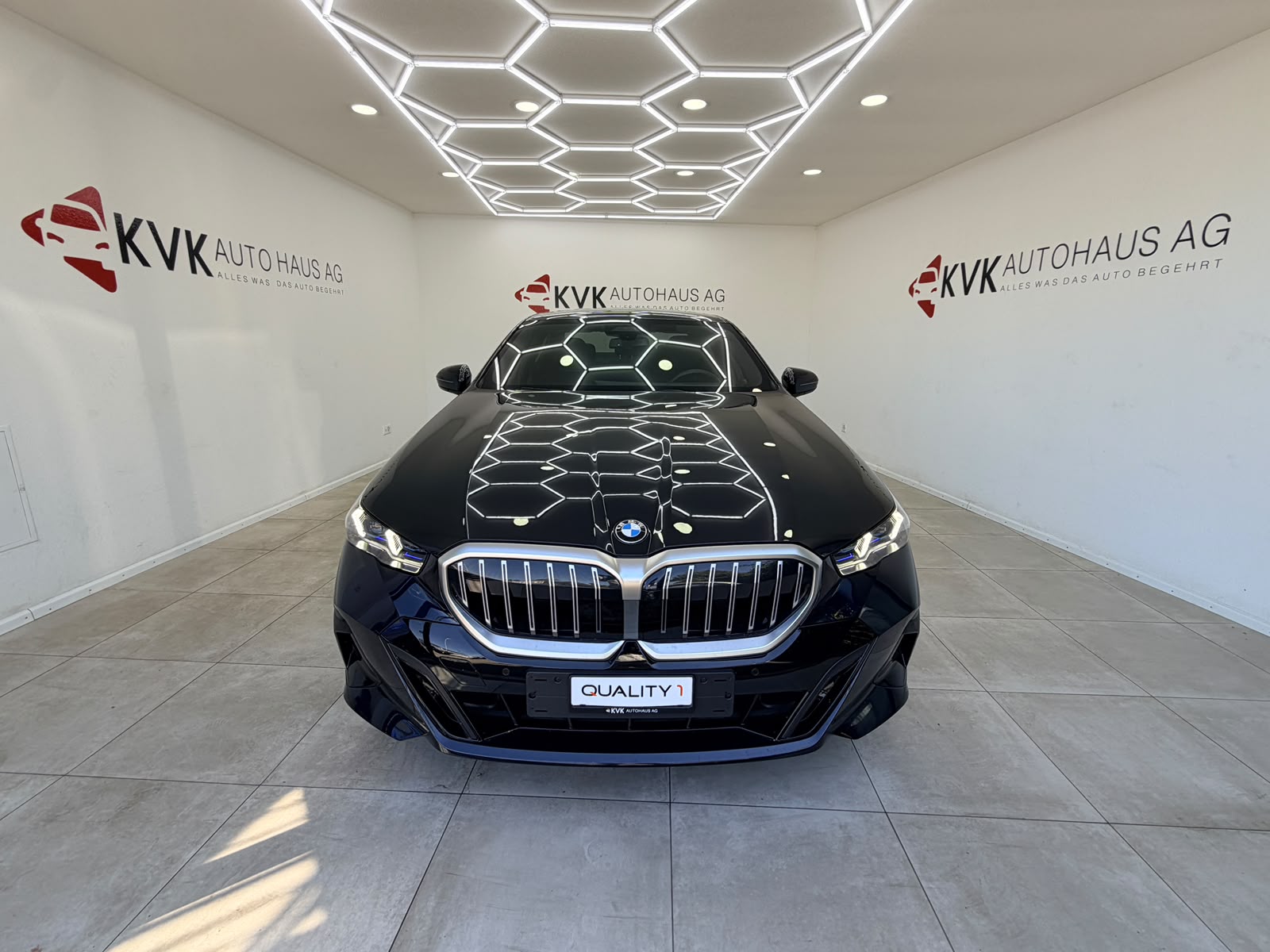 BMW 520i 48V M Sport Steptronic | Panorama | Vollausstattung | Garantie |-image-3