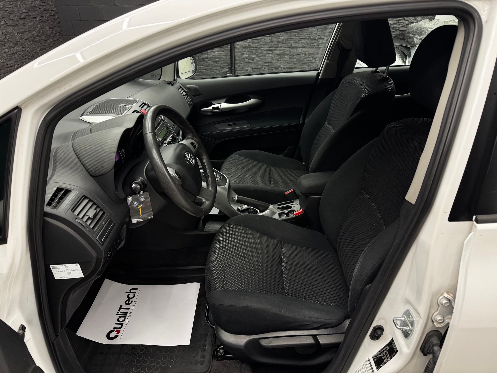 TOYOTA Auris 1.8 16V HSD Linea Luna-image-6