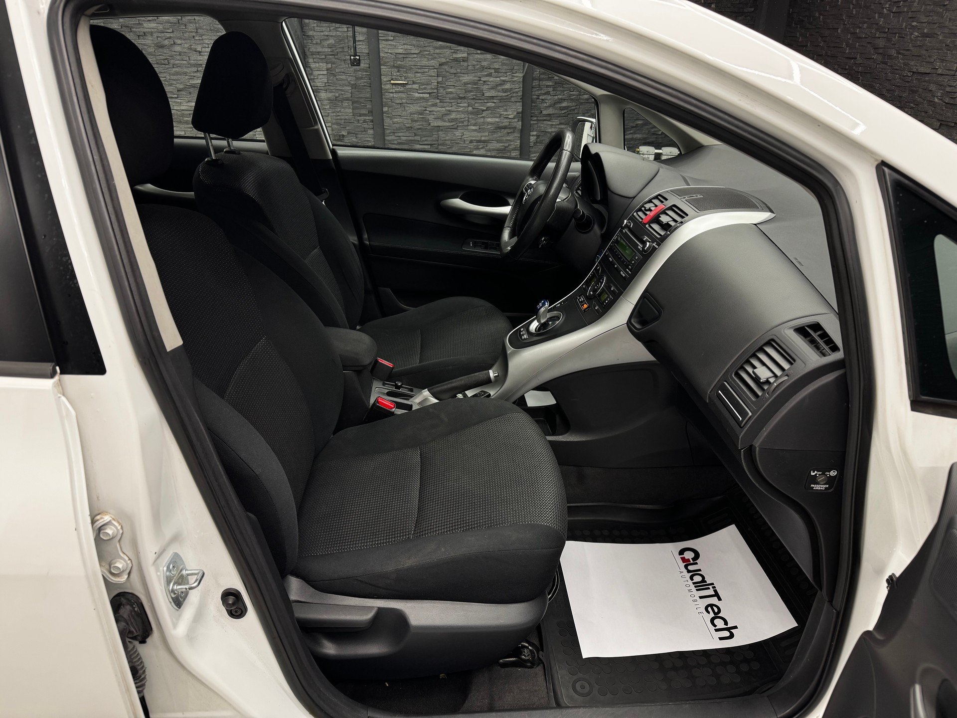 TOYOTA Auris 1.8 16V HSD Linea Luna-image-8
