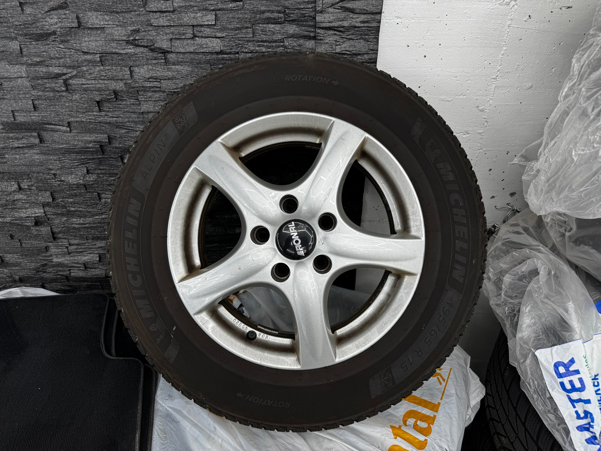 TOYOTA Auris 1.8 16V HSD Linea Luna-image-14