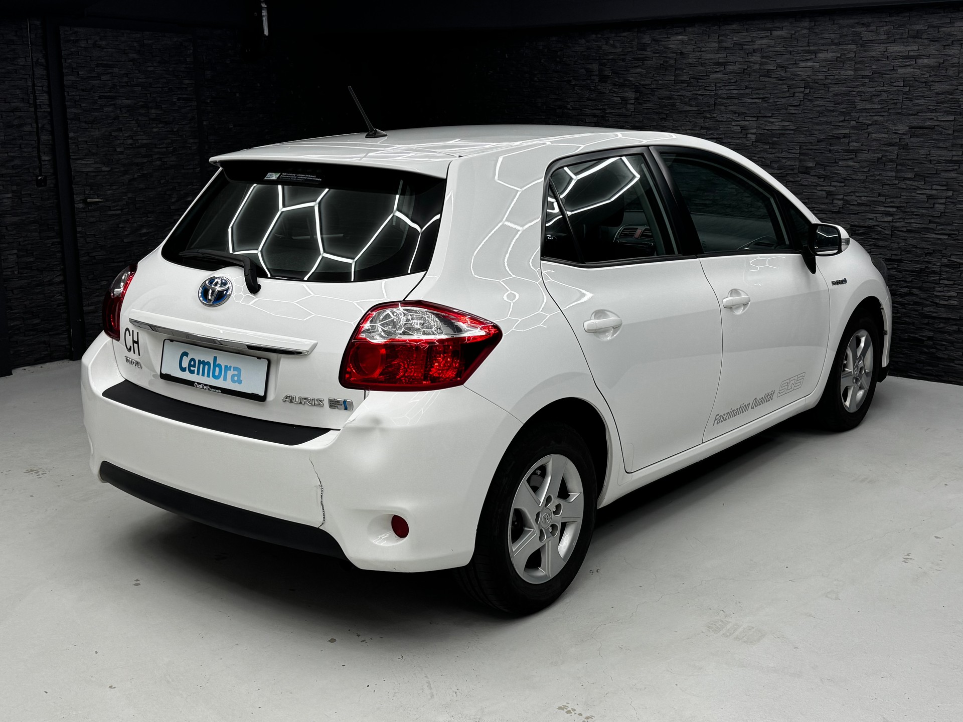 TOYOTA Auris 1.8 16V HSD Linea Luna-image-3