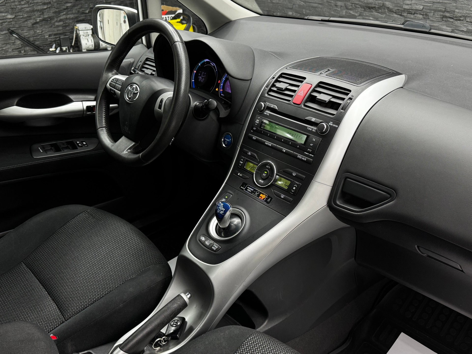 TOYOTA Auris 1.8 16V HSD Linea Luna-image-9