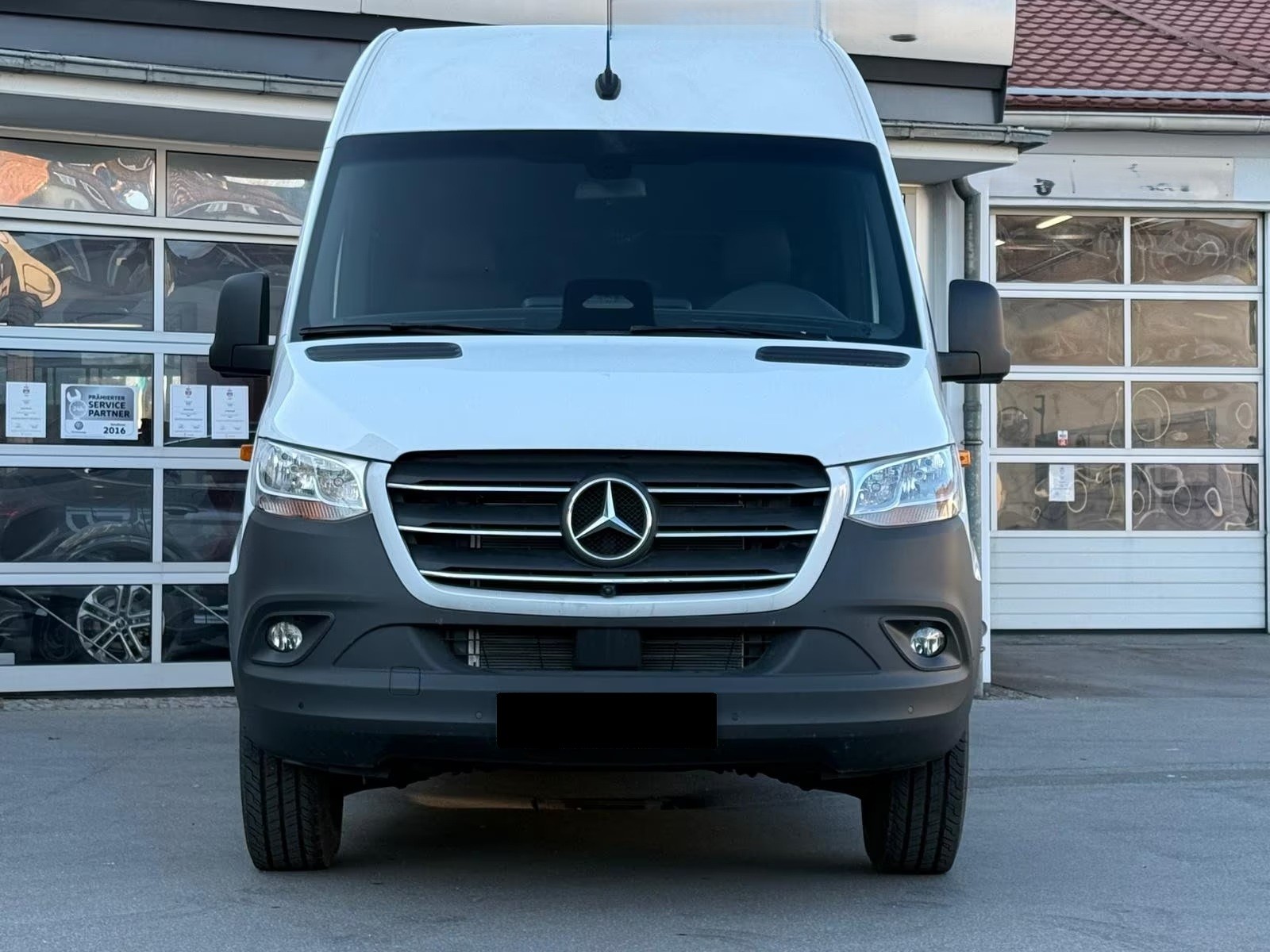 MERCEDES-BENZ Sprinter 517 CDI Lang Busumbau 19+1 Sitzer mit Klima und Heizung-image-1