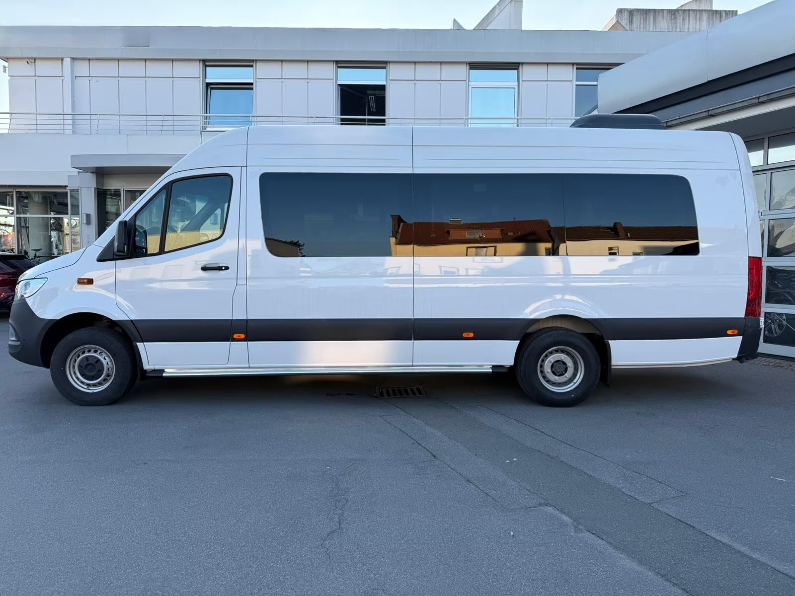 MERCEDES-BENZ Sprinter 517 CDI Lang Busumbau 19+1 Sitzer mit Klima und Heizung-image-3