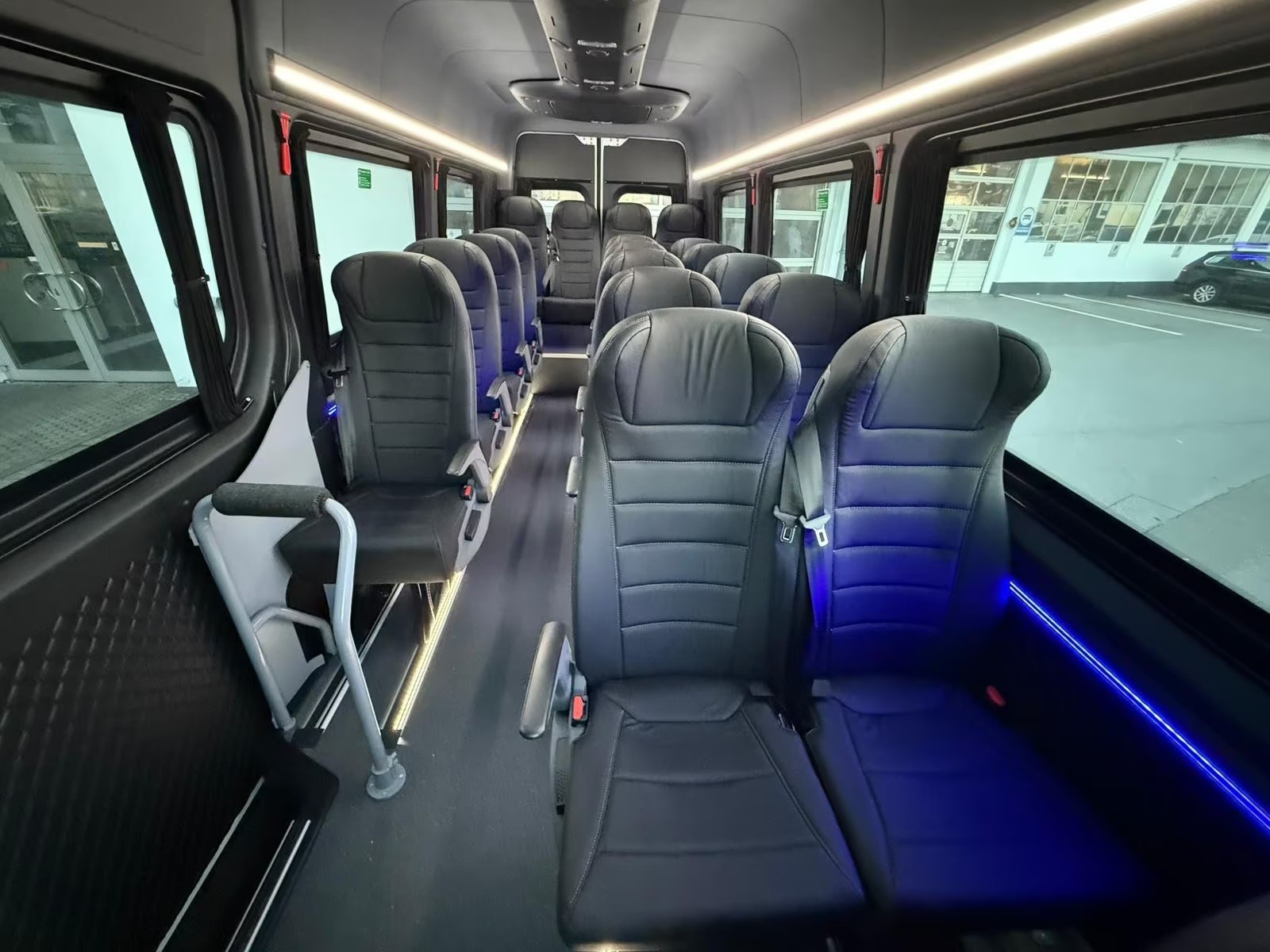 MERCEDES-BENZ Sprinter 517 CDI Lang Busumbau 19+1 Sitzer mit Klima und Heizung-image-11