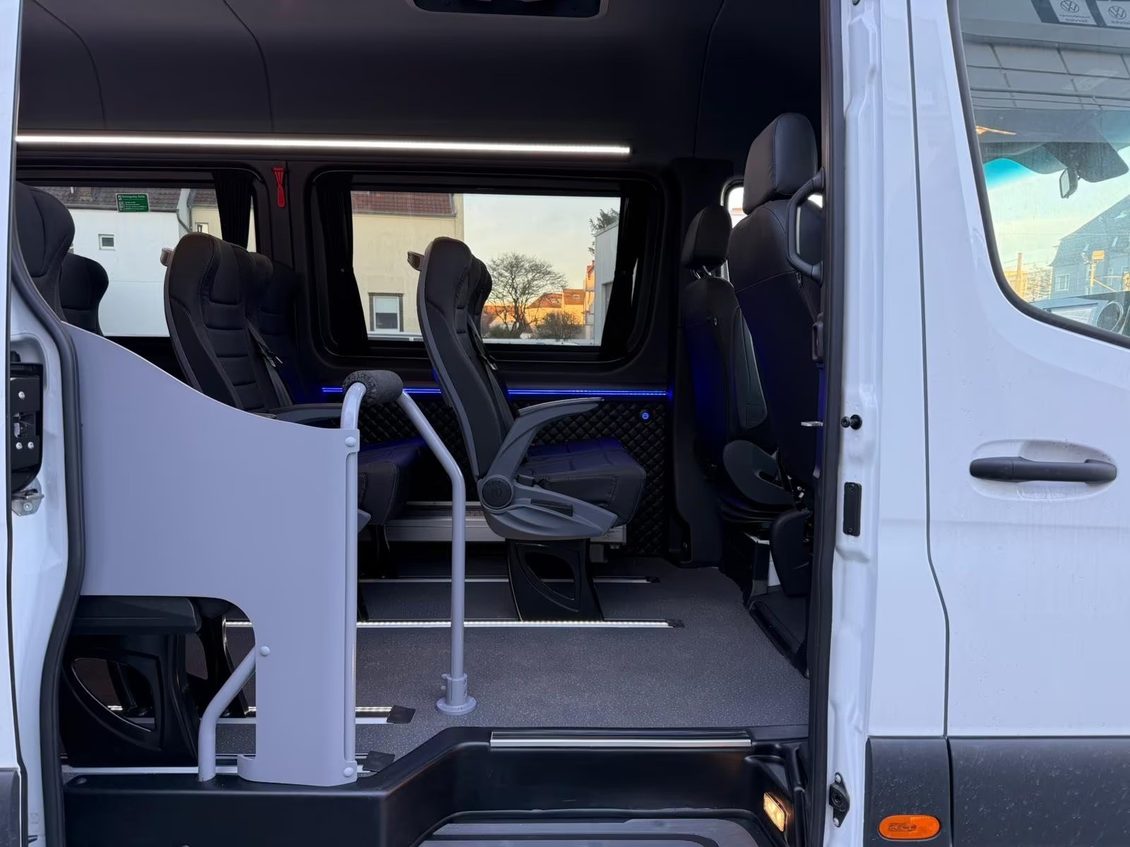 MERCEDES-BENZ Sprinter 517 CDI Lang Busumbau 19+1 Sitzer mit Klima und Heizung-image-9