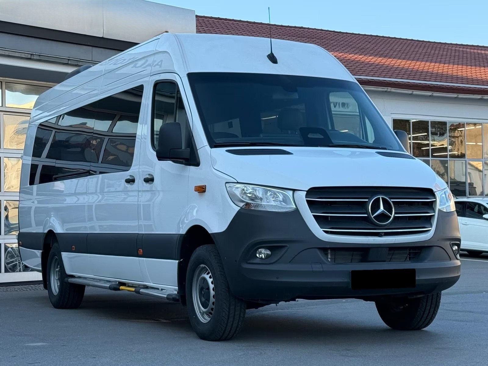 MERCEDES-BENZ Sprinter 517 CDI Lang Busumbau 19+1 Sitzer mit Klima und Heizung-image-2