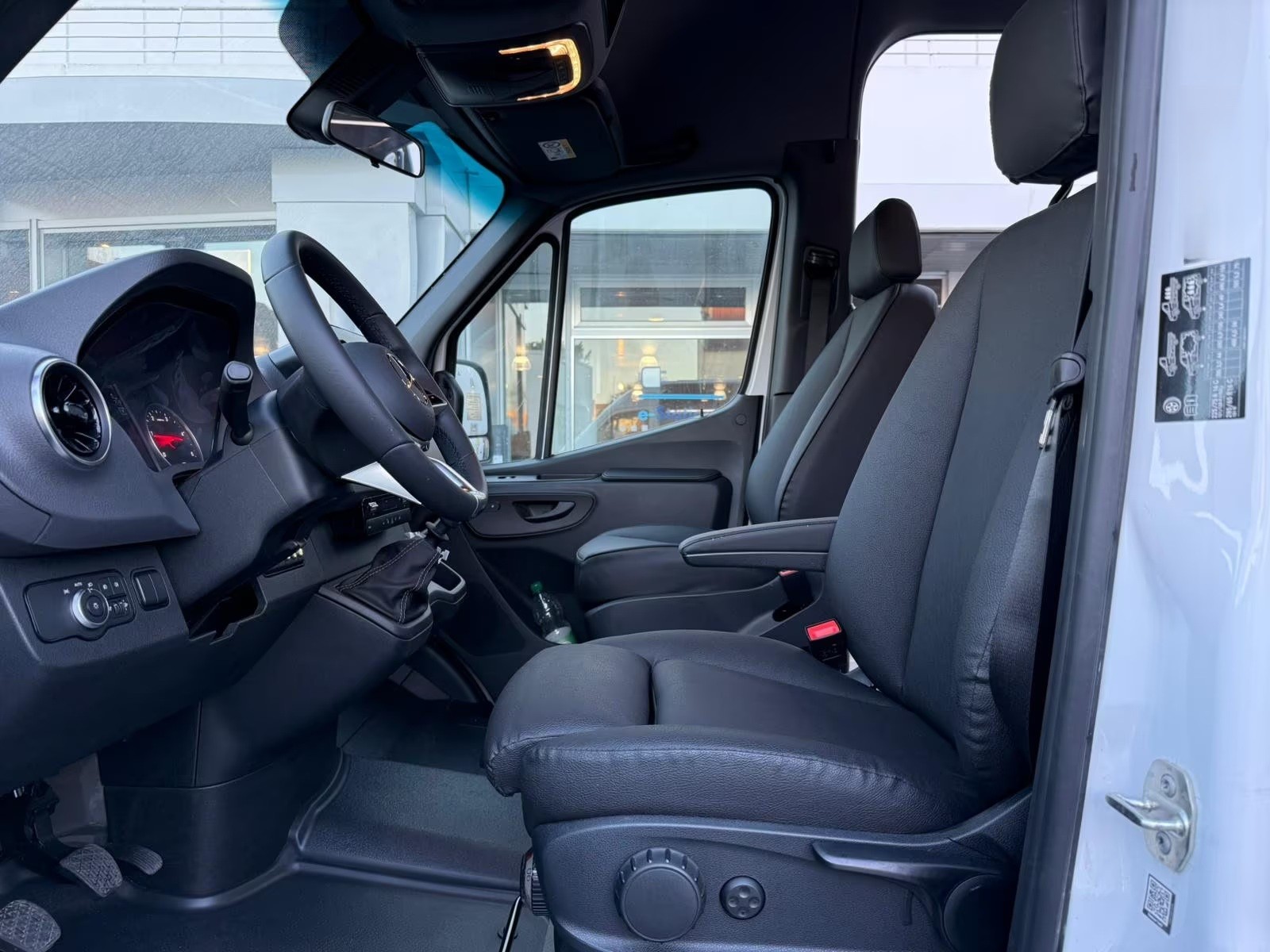 MERCEDES-BENZ Sprinter 517 CDI Lang Busumbau 19+1 Sitzer mit Klima und Heizung-image-8