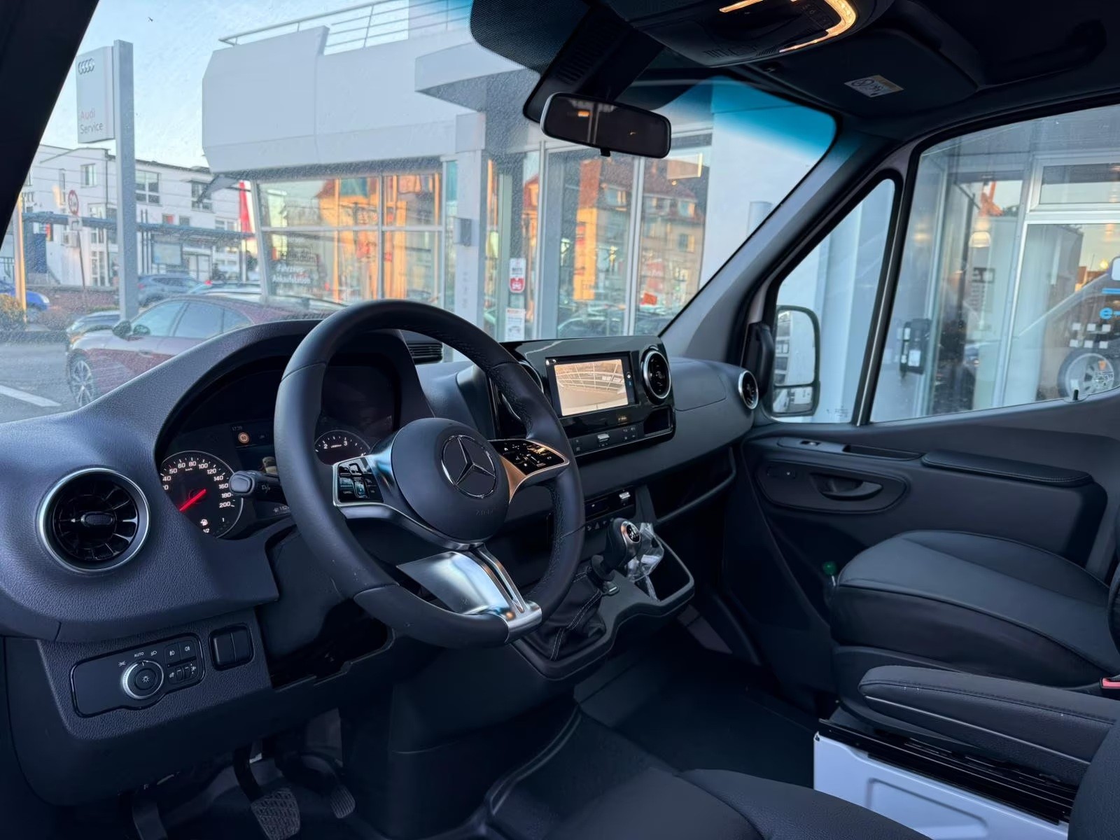 MERCEDES-BENZ Sprinter 517 CDI Lang Busumbau 19+1 Sitzer mit Klima und Heizung-image-7