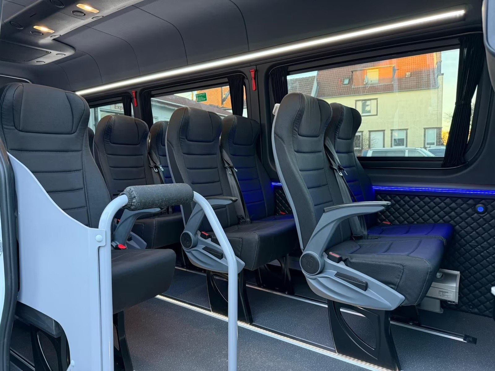 MERCEDES-BENZ Sprinter 517 CDI Lang Busumbau 19+1 Sitzer mit Klima und Heizung-image-10