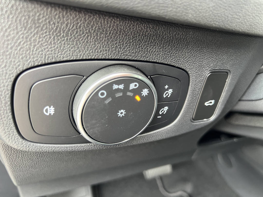 FORD Focus Station Wagon 1.0i EcoB Hybrid 155 ST-Line-image-17