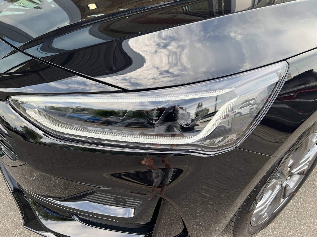 FORD Focus Station Wagon 1.0i EcoB Hybrid 155 ST-Line-image-16