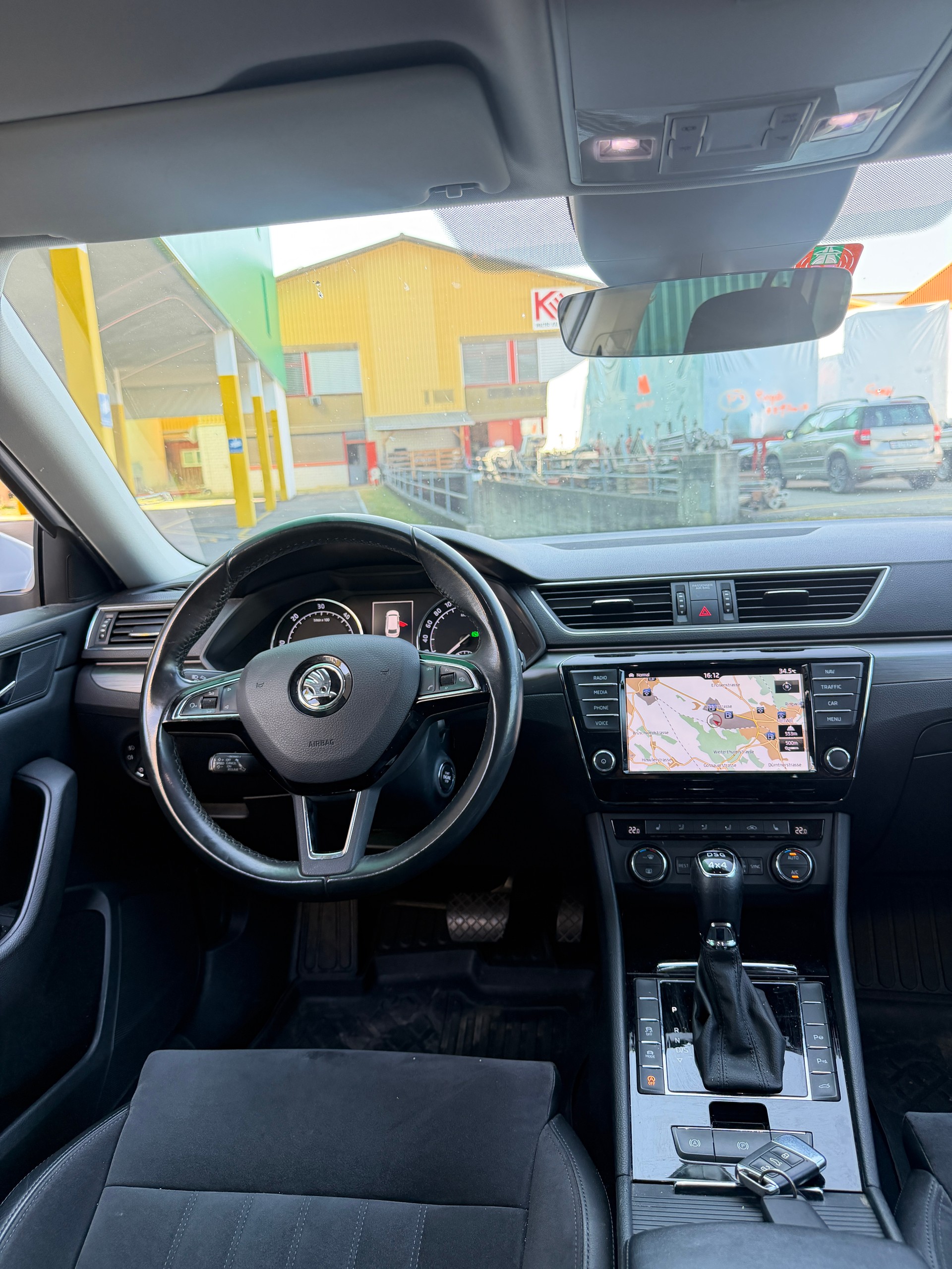SKODA Superb Combi 2.0 TDi Style 4x4 DSG-image-9