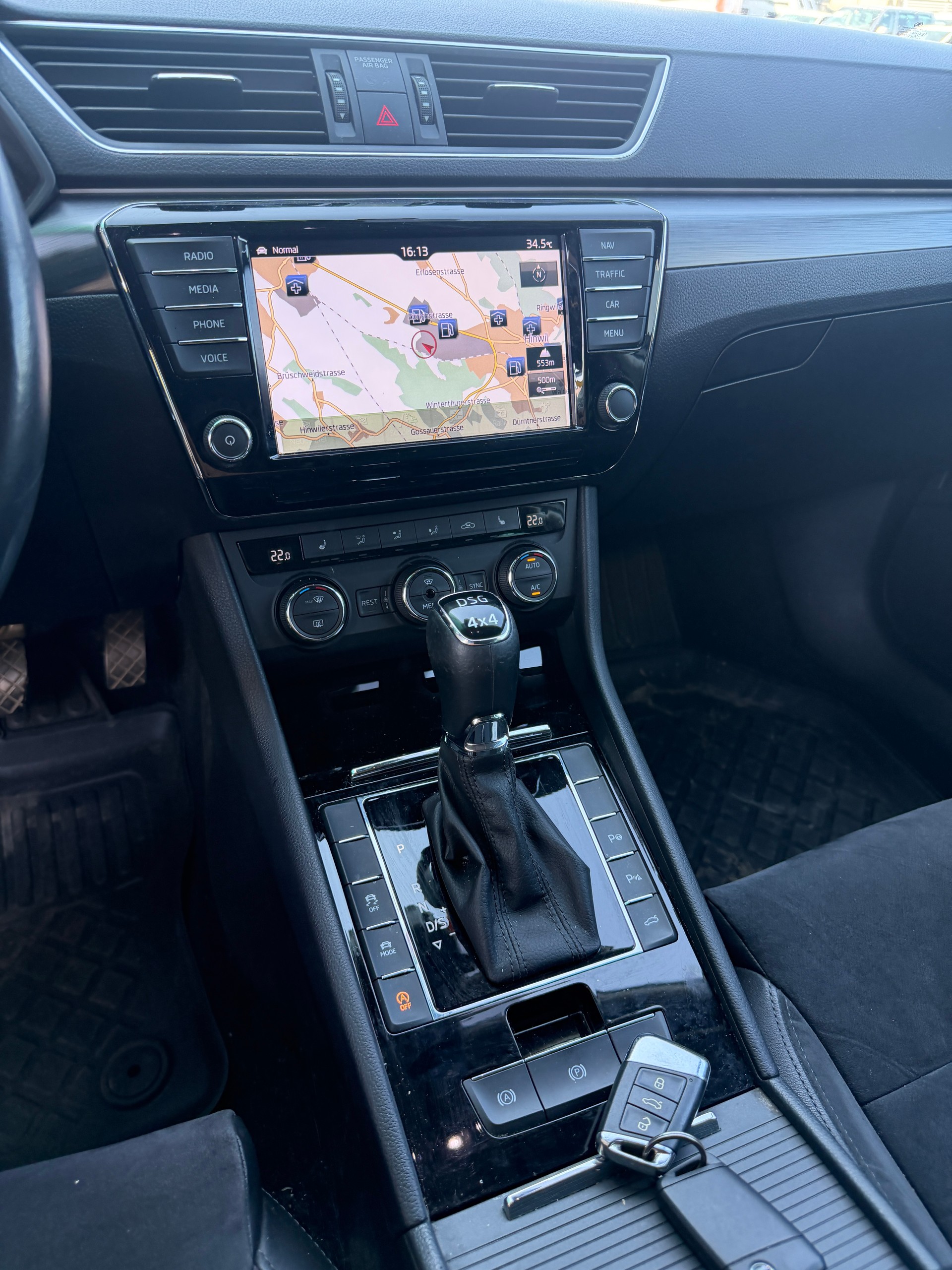 SKODA Superb Combi 2.0 TDi Style 4x4 DSG-image-10