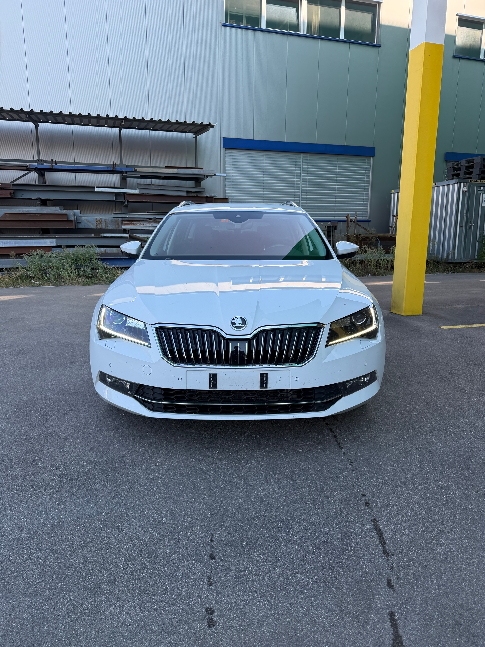 SKODA Superb Combi 2.0 TDi Style 4x4 DSG-image-1