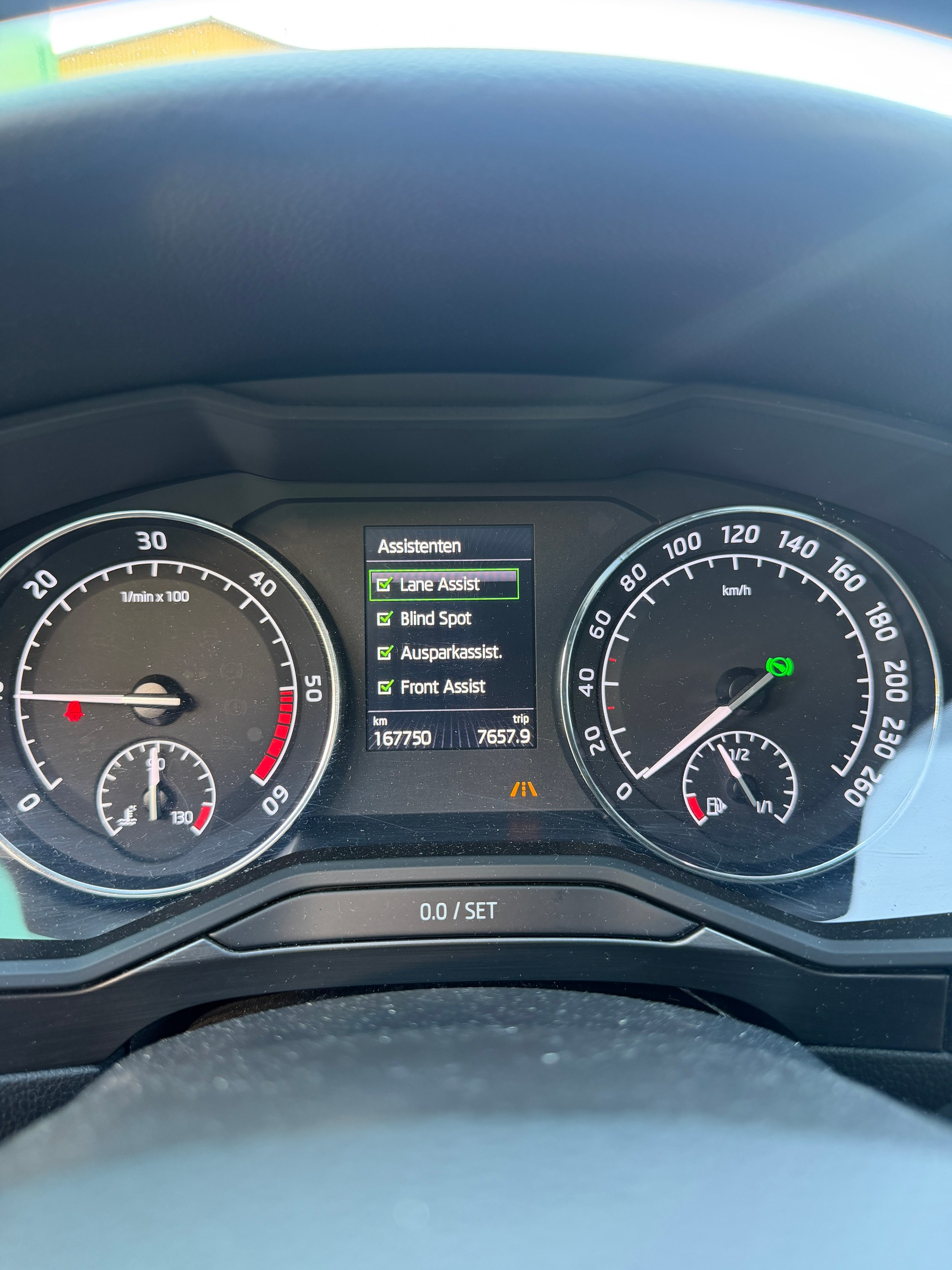 SKODA Superb Combi 2.0 TDi Style 4x4 DSG-image-13