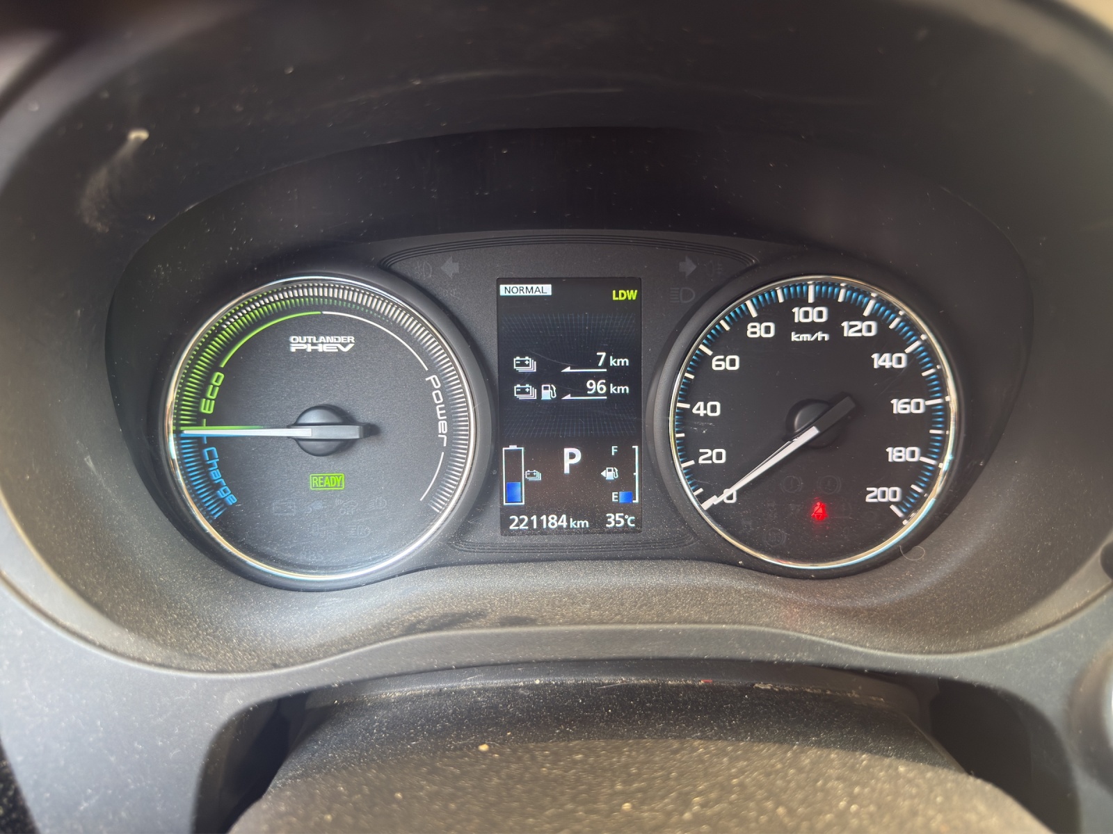 MITSUBISHI Outlander 2.0 PHEV Diamond Annivers. 4WD Automatic-image-9