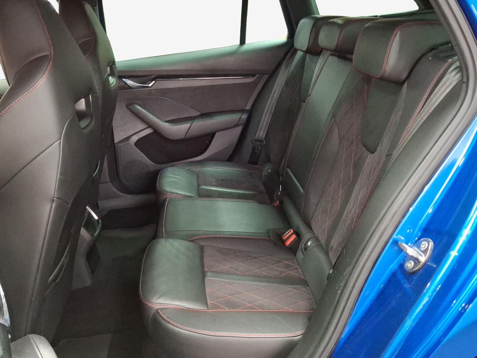 SKODA Octavia Combi 1.4 TSI PHEV DSG RS-image-12