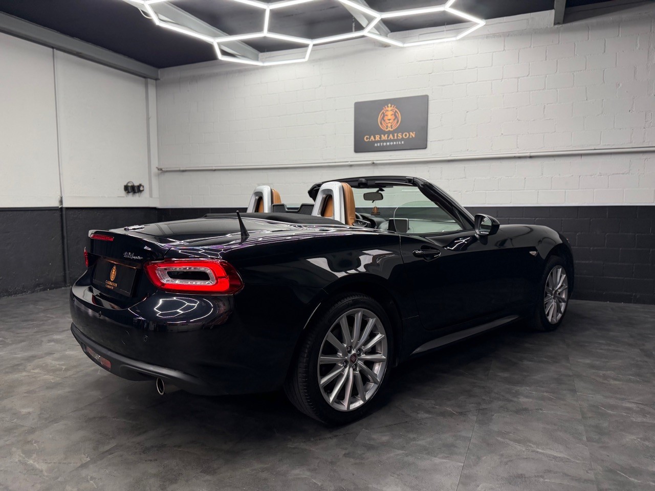 FIAT 124 Spider 1.4 TB Lusso | Rückfahrkamera | Cabrio - ideales Sommerfahrzeug aus 1. Hand-image-8