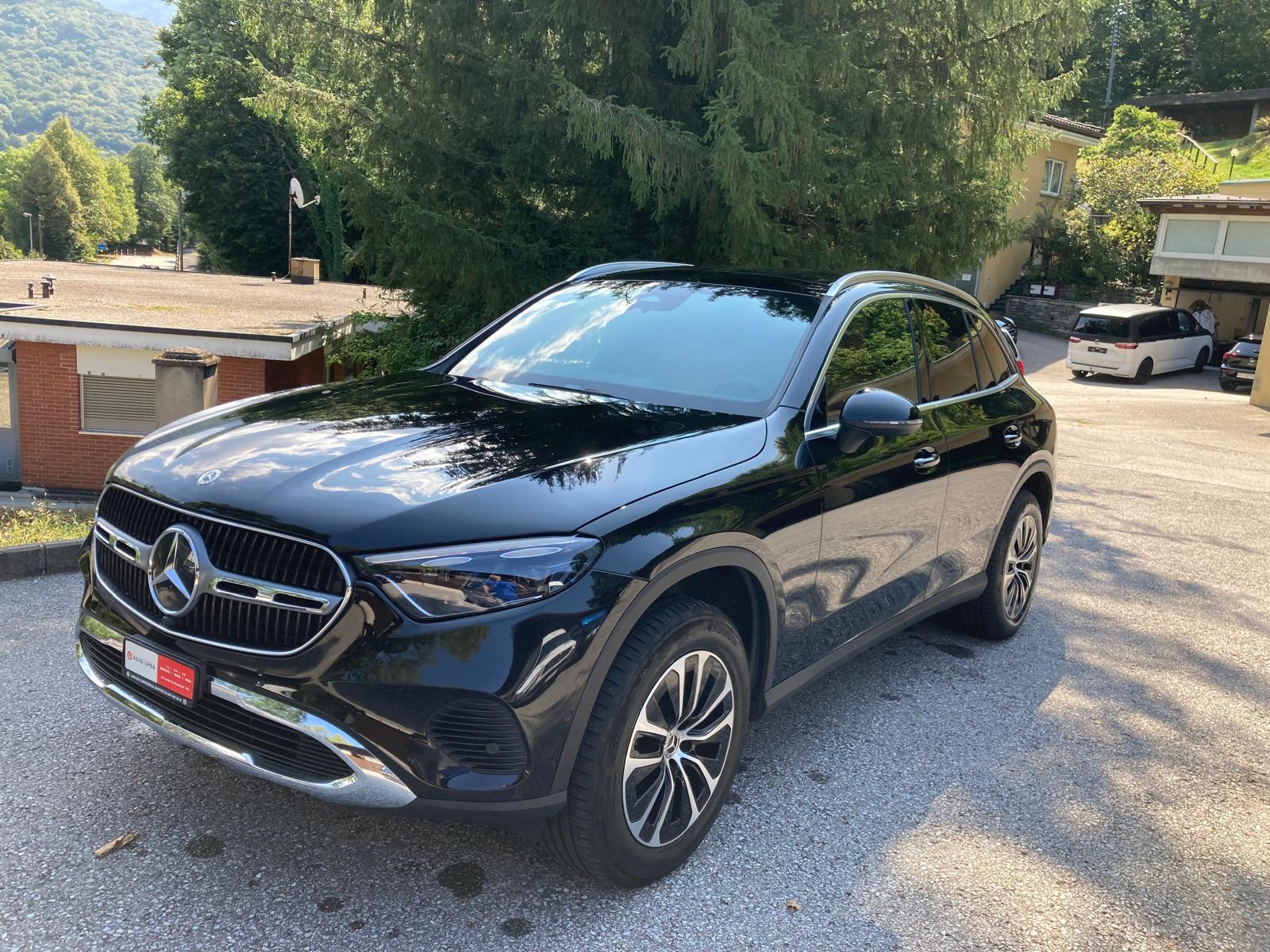 MERCEDES-BENZ GLC 200 4Matic 9G-Tronic-showroom-element-2