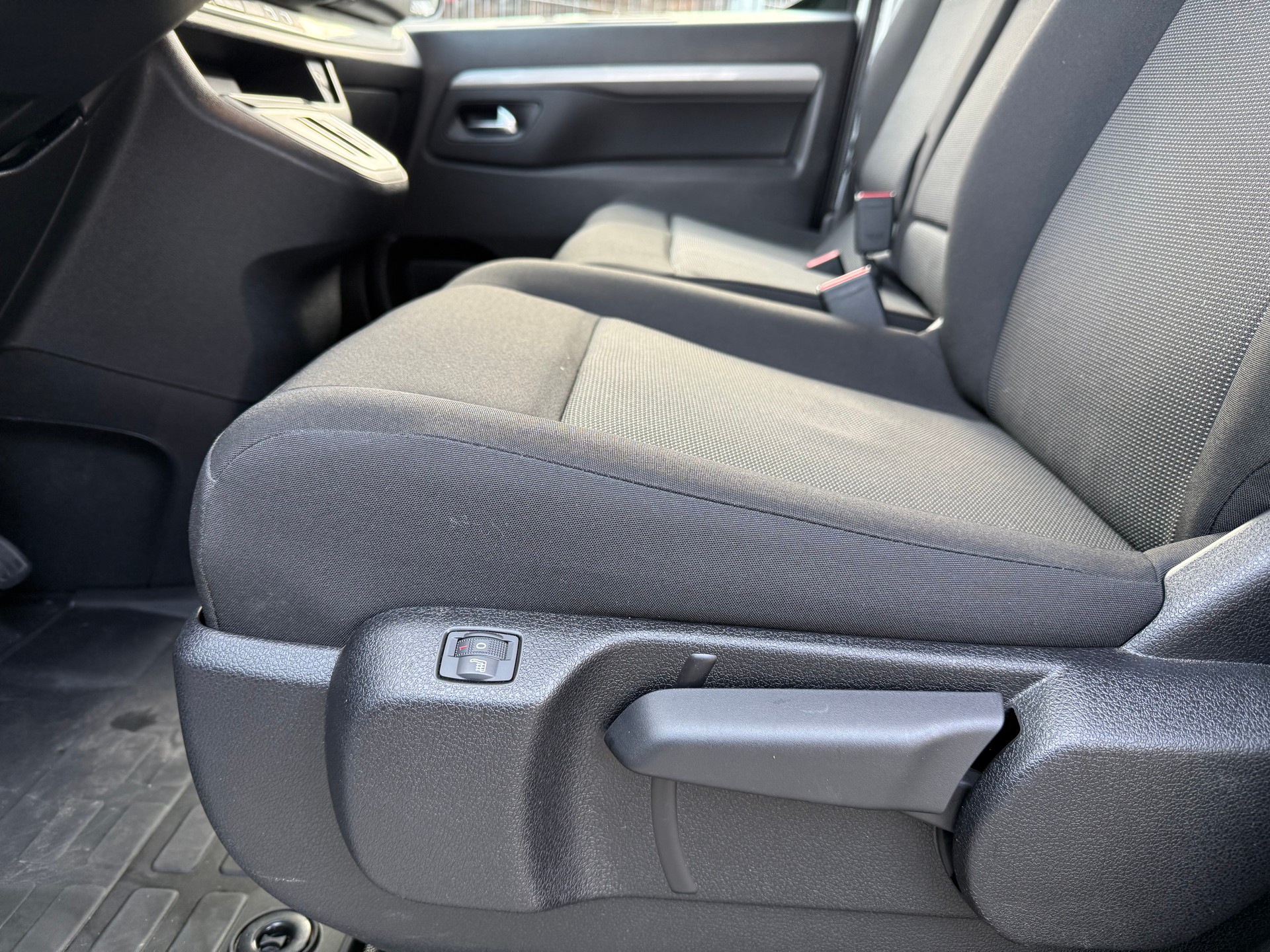 PEUGEOT Expert 2.0 BlueHDi 145 S&S Long EAT8 mit Standheizung-image-14