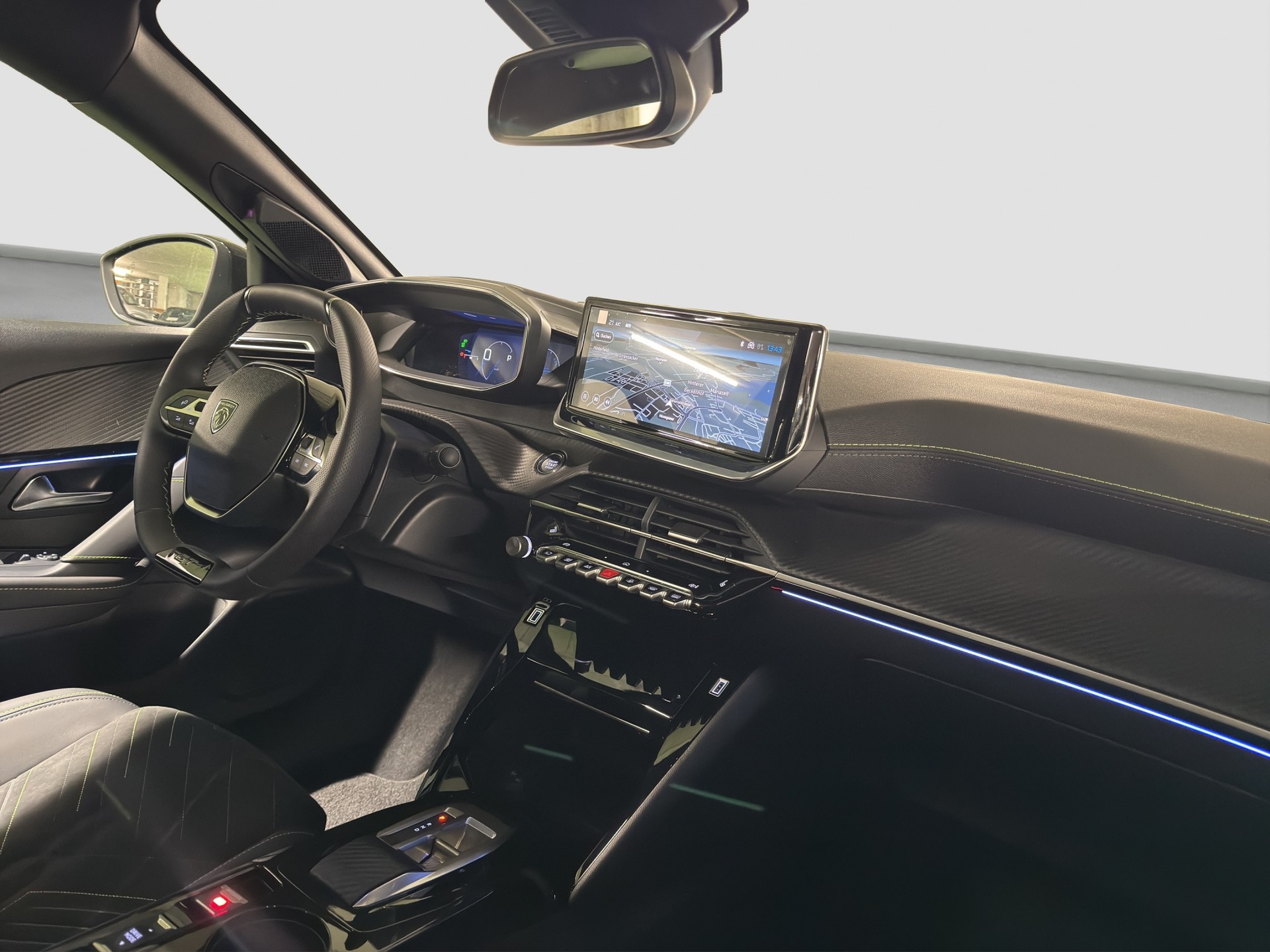 PEUGEOT 208 1.2 Hybrid 145 GT Exclusive-image-13