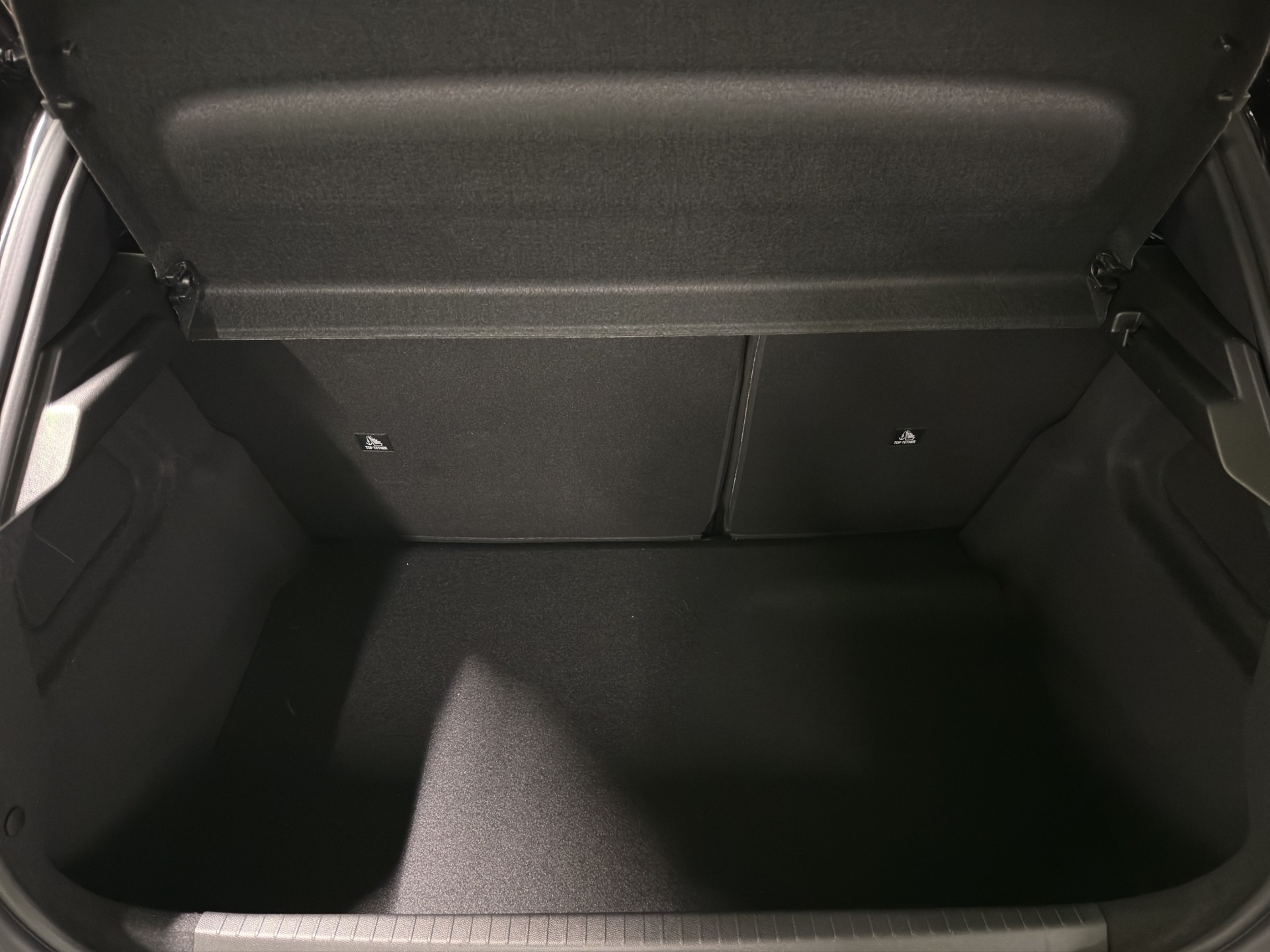 PEUGEOT 208 1.2 Hybrid 145 GT Exclusive-image-15