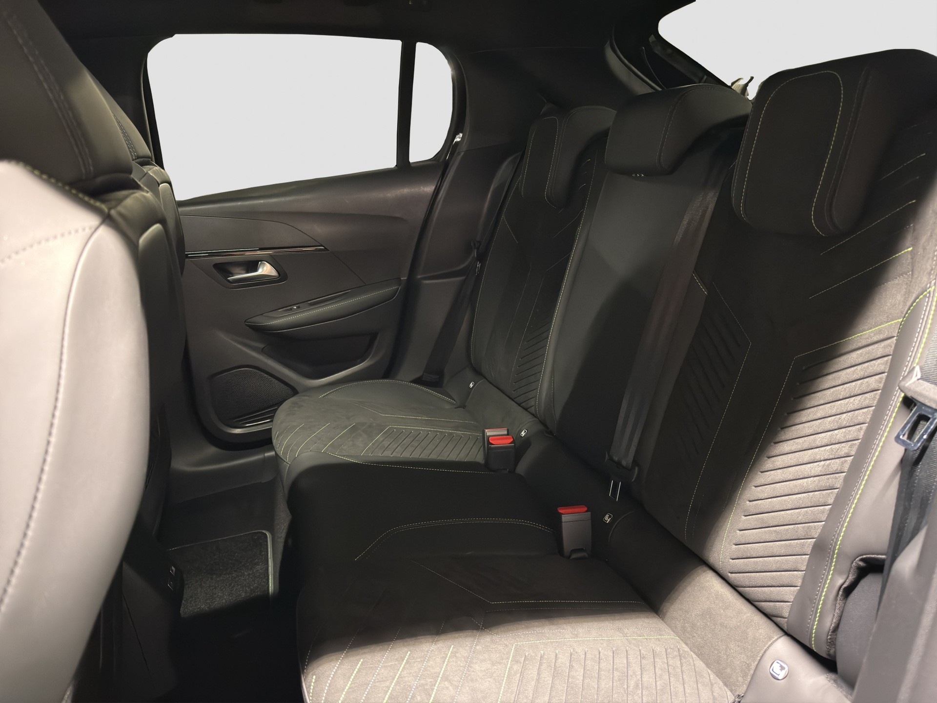 PEUGEOT 208 1.2 Hybrid 145 GT Exclusive-image-10