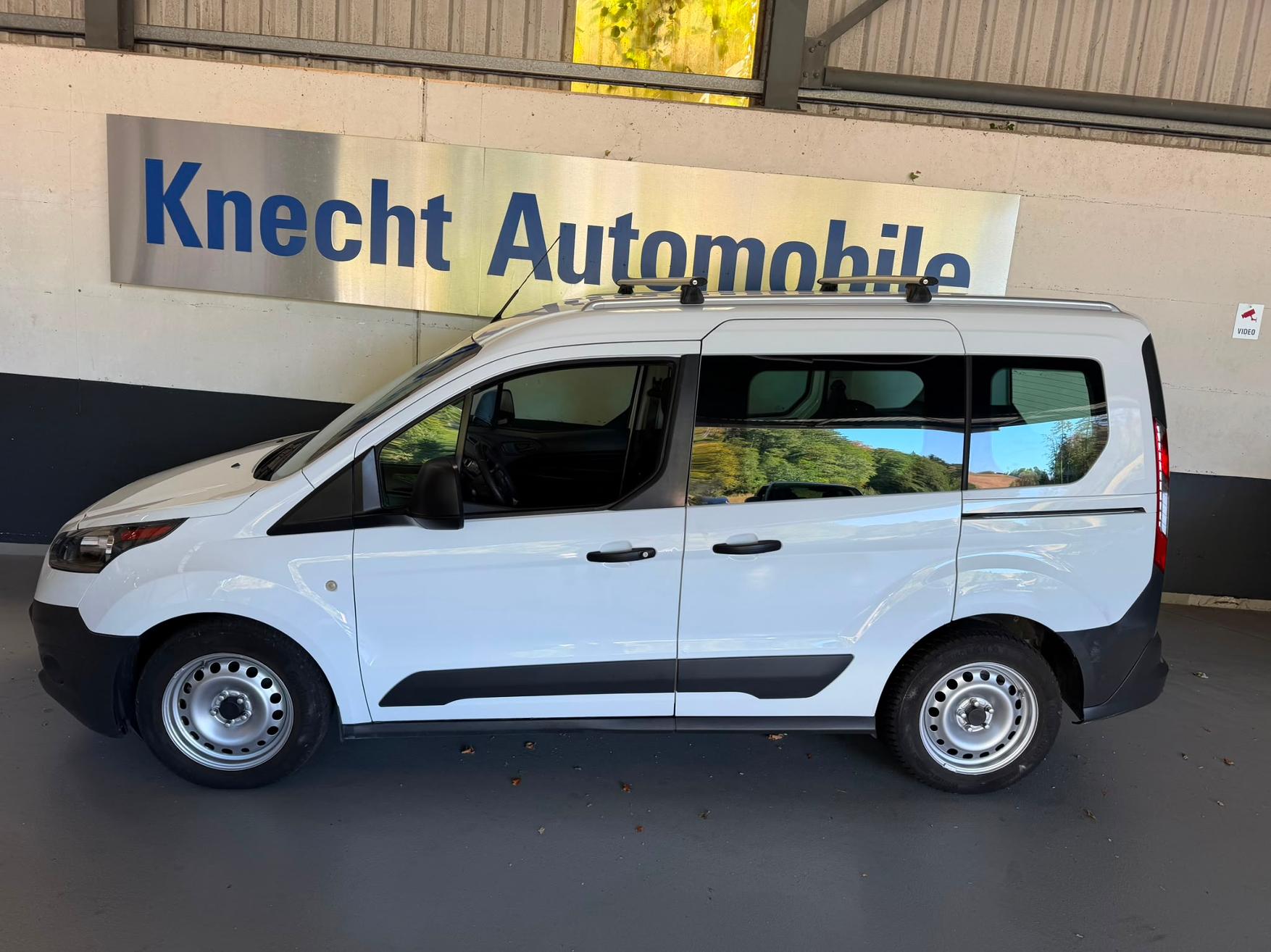 FORD Transit Connect Kombi 220 L1 1.5 TDCi 100 5,Plätzer Ambiente-image-0