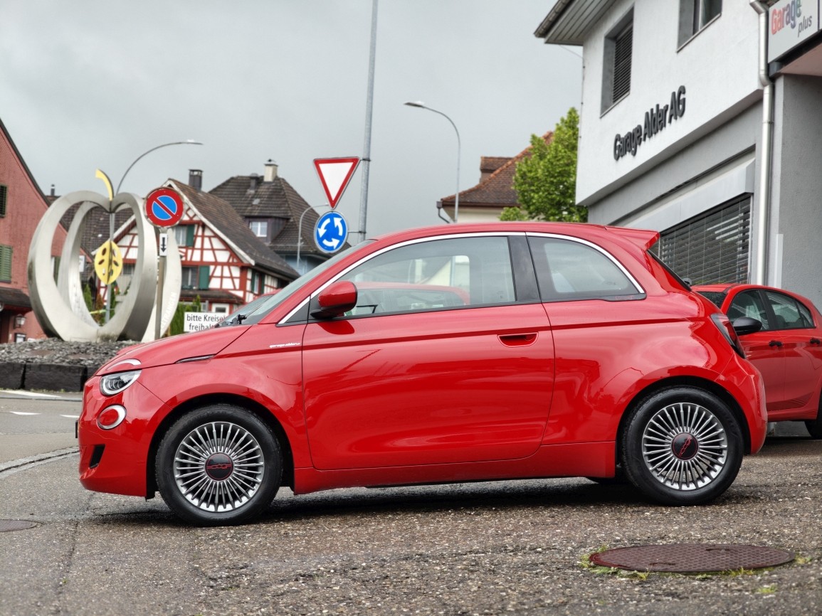 FIAT 500 Red — slika 1