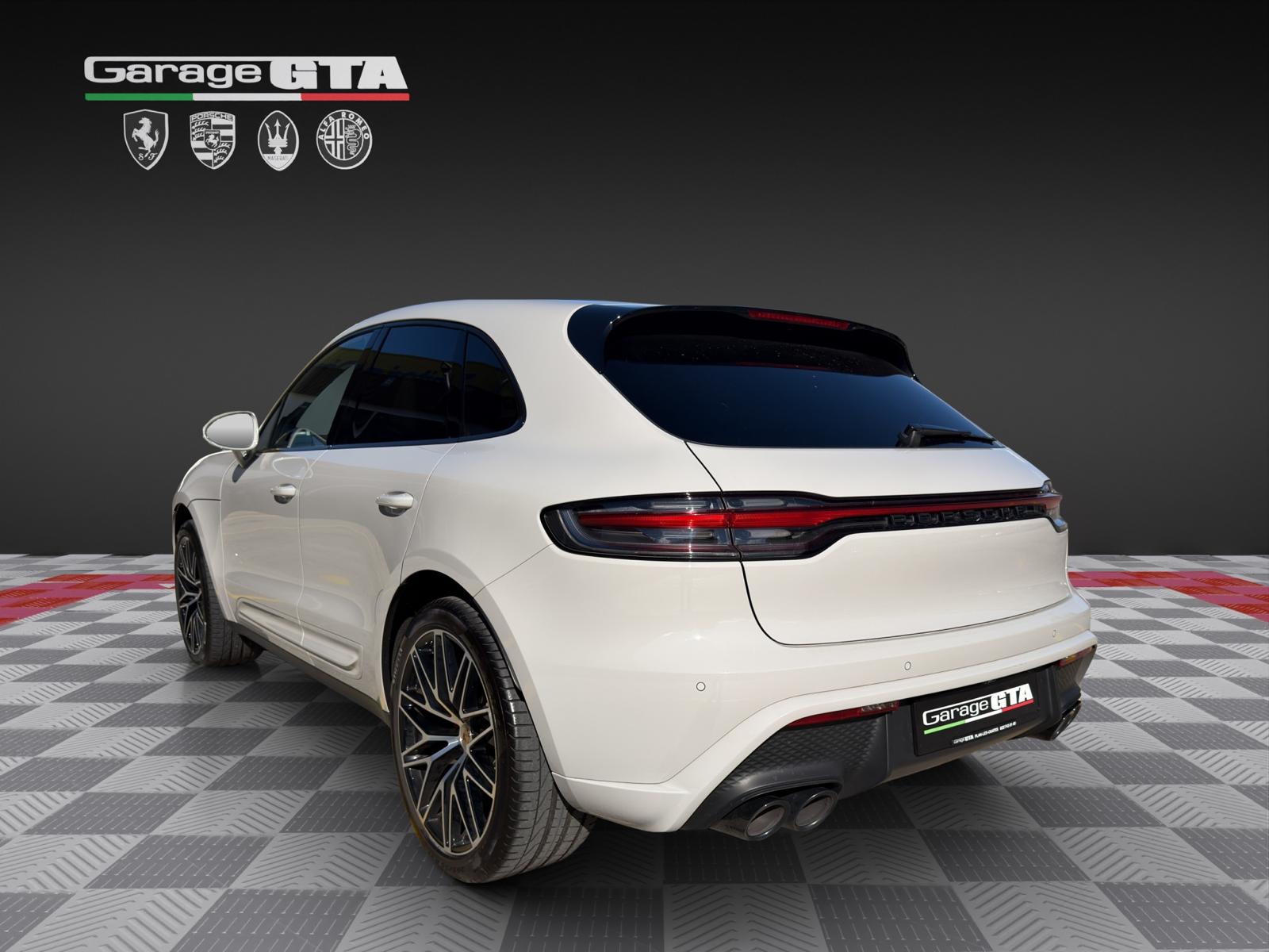 PORSCHE Macan S PDK-showroom-element-2