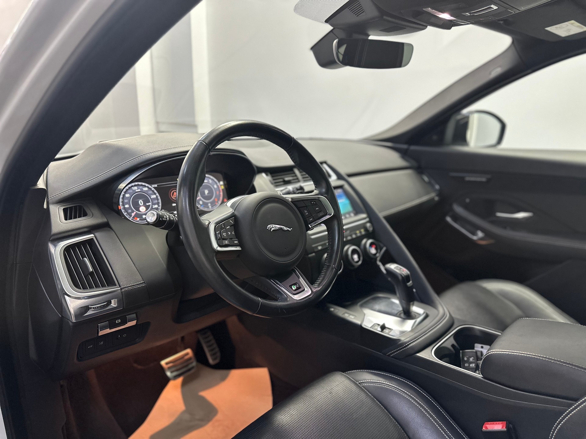 JAGUAR E-Pace 2.0 P250 R-Dynamic SE AWD Automatik-image-13