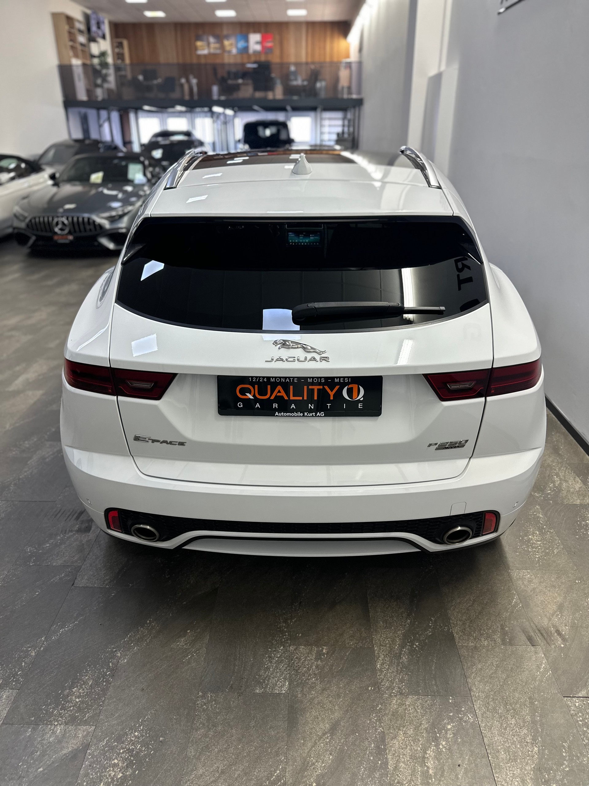 JAGUAR E-Pace 2.0 P250 R-Dynamic SE AWD Automatik-image-4