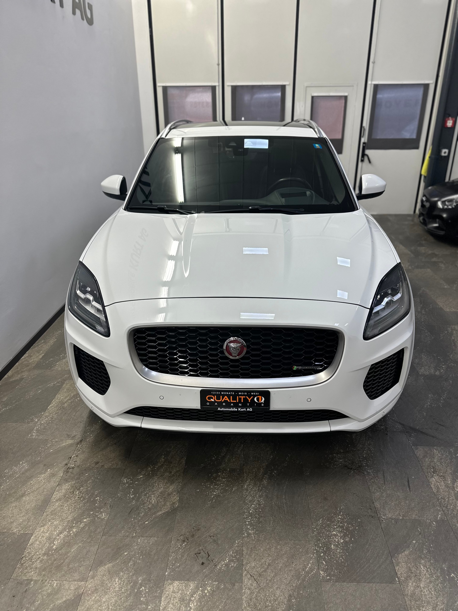 JAGUAR E-Pace 2.0 P250 R-Dynamic SE AWD Automatik-image-8